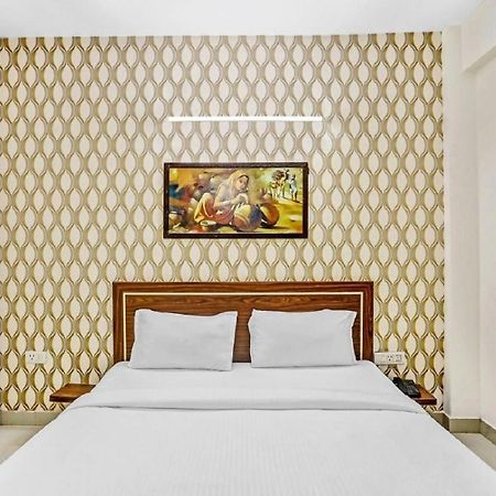 Hotel Noida Continental At Noida City Center Экстерьер фото