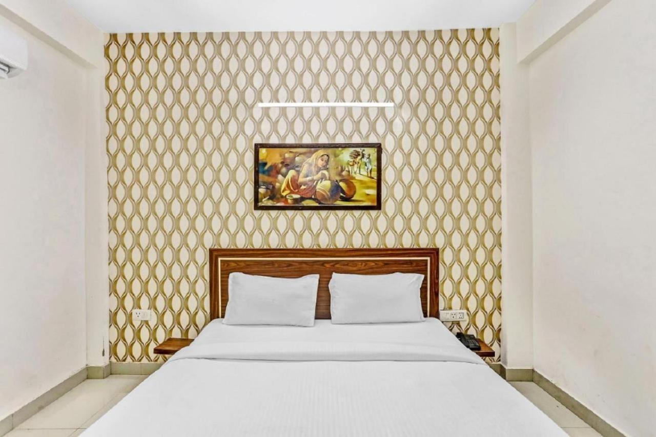 Hotel Noida Continental At Noida City Center Экстерьер фото